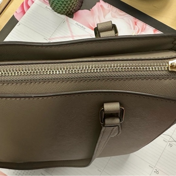 Tory Burch Saffiano Tote/Medium Satchel - Picture 5 of 10